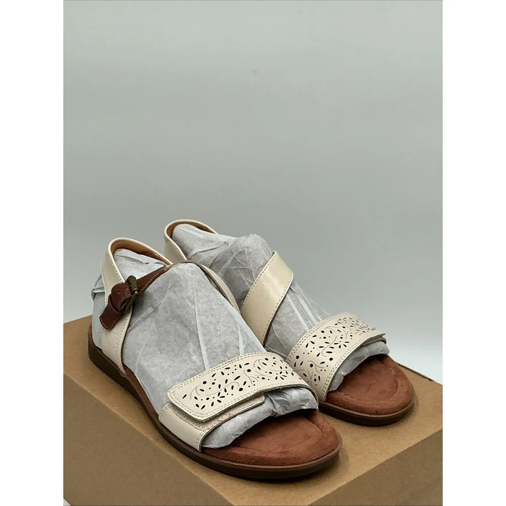 Cobb Hill Zion Sandals Women's US 7.5 B Vanilla Leather Adjustable Strap Eby4499